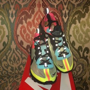 Nike REACT Element 87